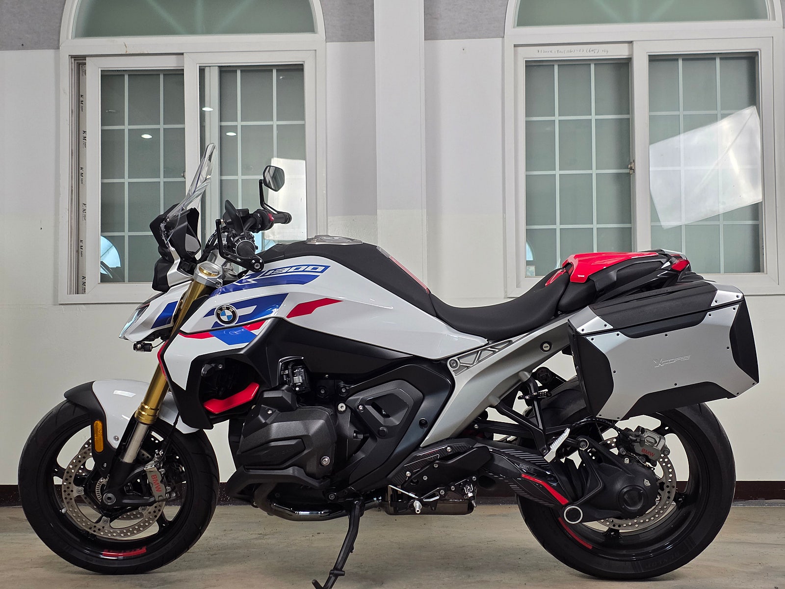 2026년식 BMW-R1300R 신차급 깔끔한 바이크 판매 / 전국 무료배송 / 사용검사,등록대행OK