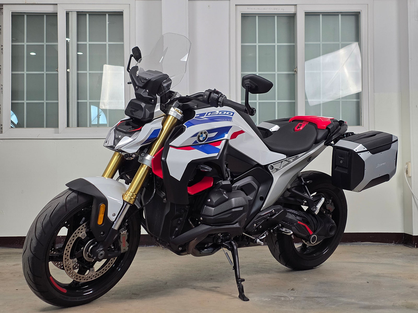 2026년식 BMW-R1300R 신차급 깔끔한 바이크 판매 / 전국 무료배송 / 사용검사,등록대행OK