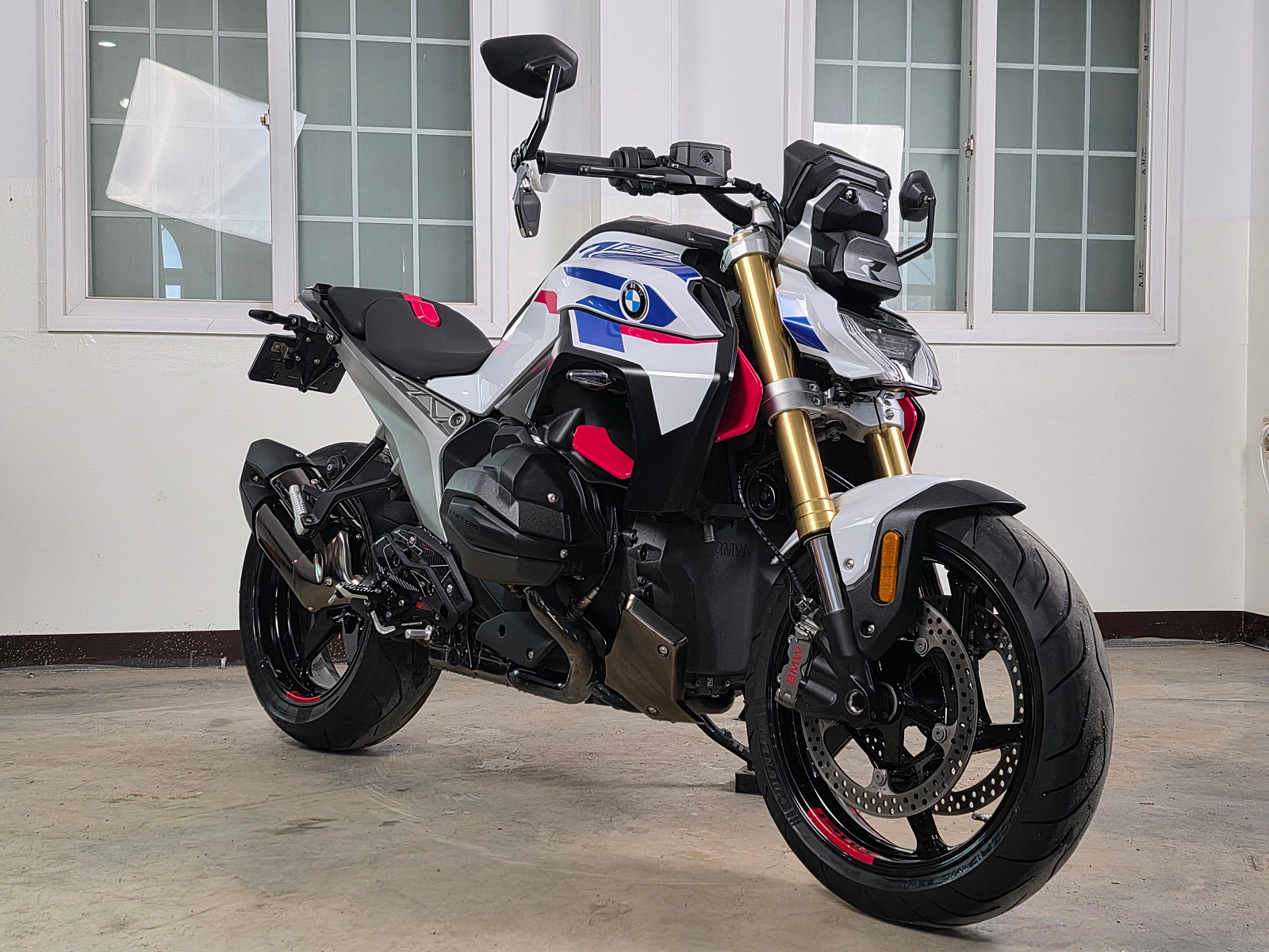 2026년식 BMW-R1300R 신차급 깔끔한 바이크 판매 / 전국 무료배송 / 사용검사,등록대행OK