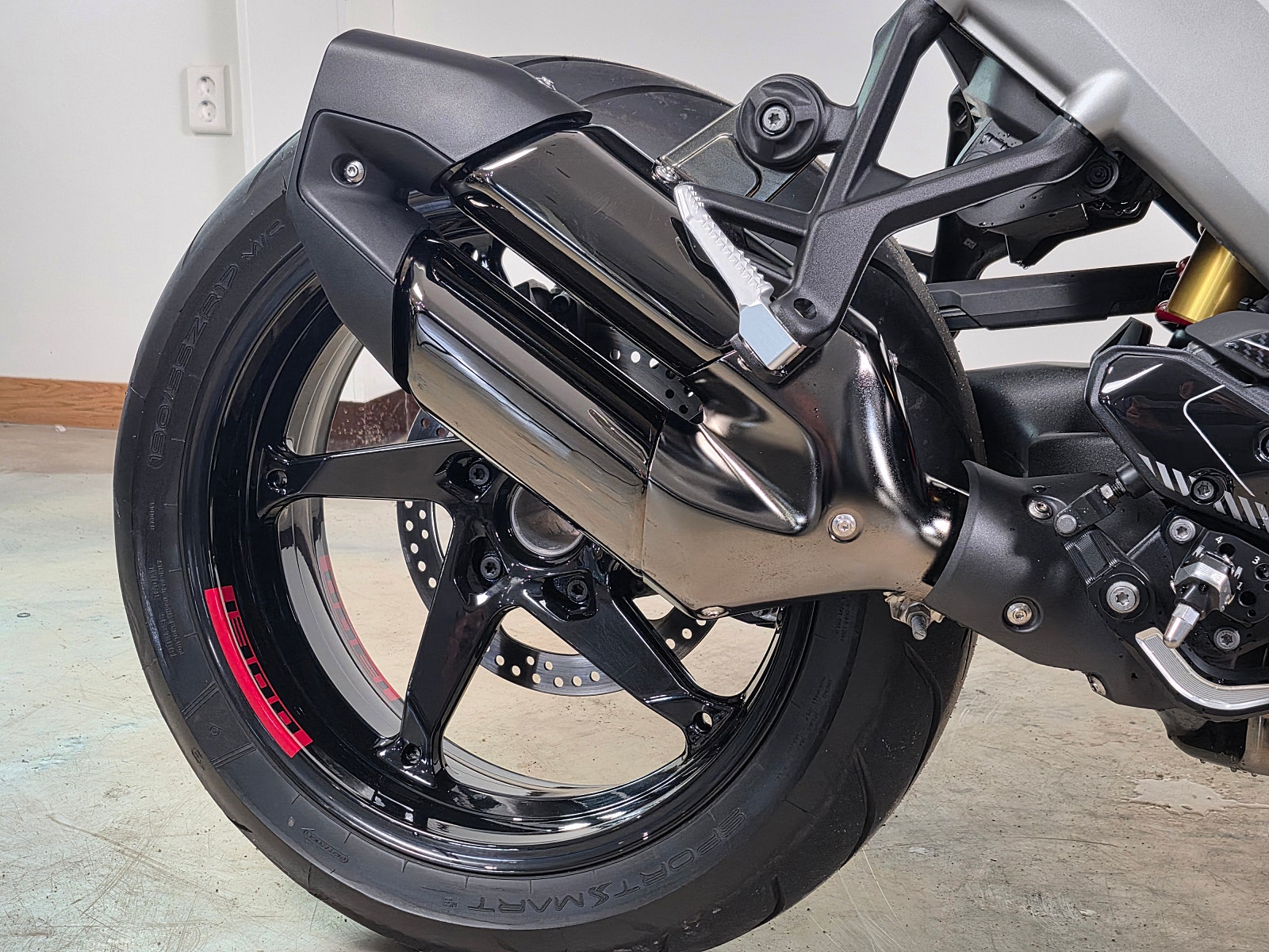 2026년식 BMW-R1300R 신차급 깔끔한 바이크 판매 / 전국 무료배송 / 사용검사,등록대행OK