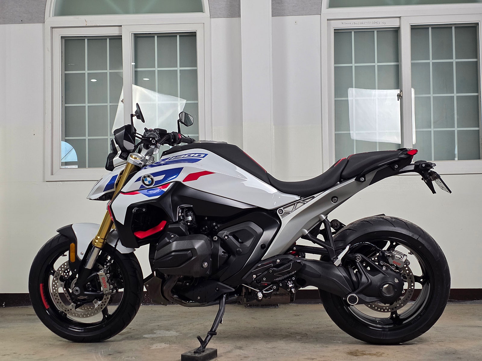 2026년식 BMW-R1300R 신차급 깔끔한 바이크 판매 / 전국 무료배송 / 사용검사,등록대행OK