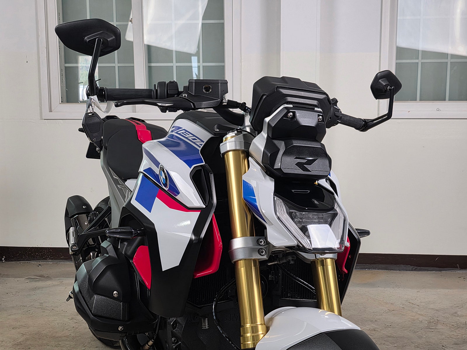 2026년식 BMW-R1300R 신차급 깔끔한 바이크 판매 / 전국 무료배송 / 사용검사,등록대행OK