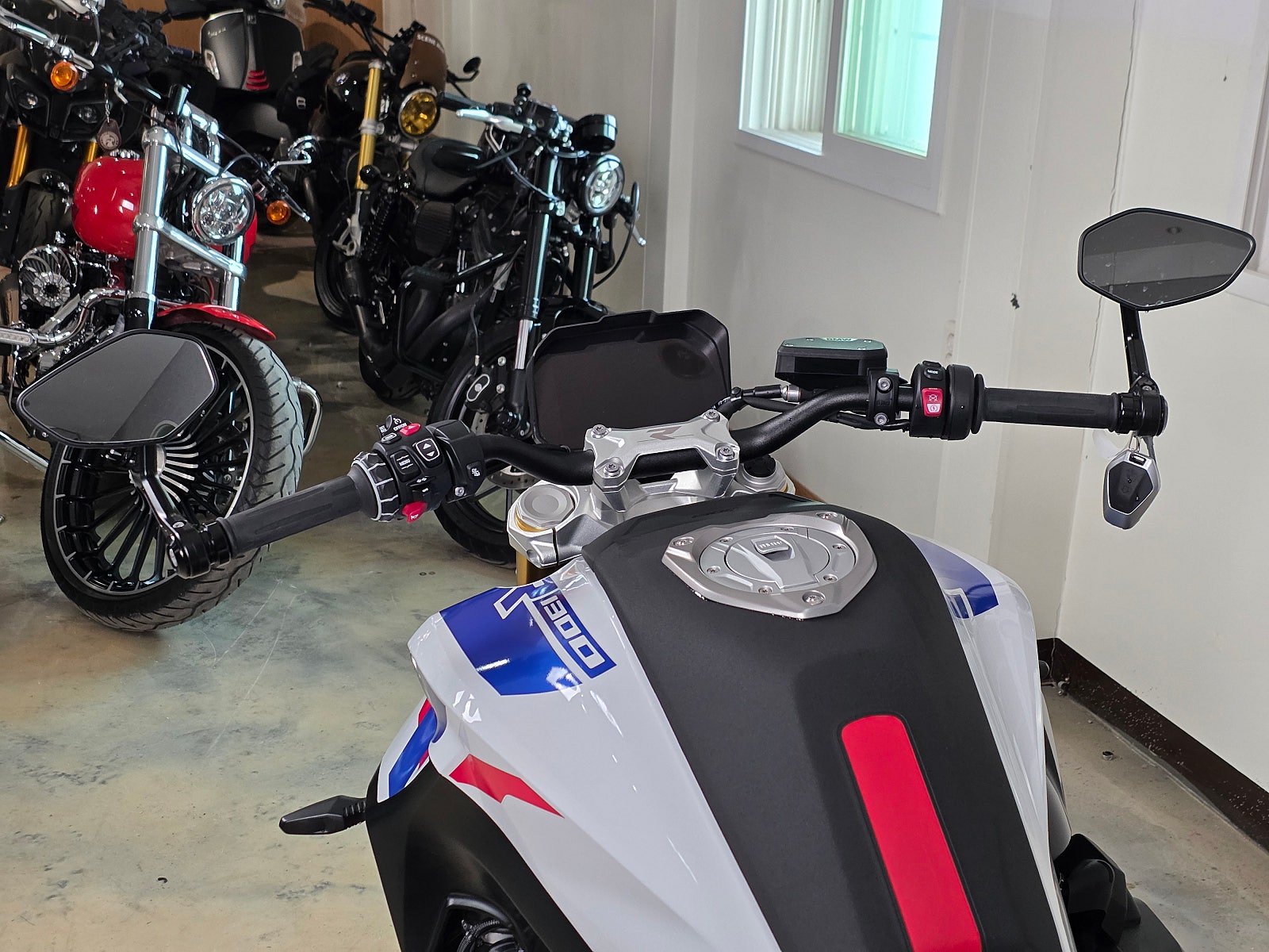 2026년식 BMW-R1300R 신차급 깔끔한 바이크 판매 / 전국 무료배송 / 사용검사,등록대행OK