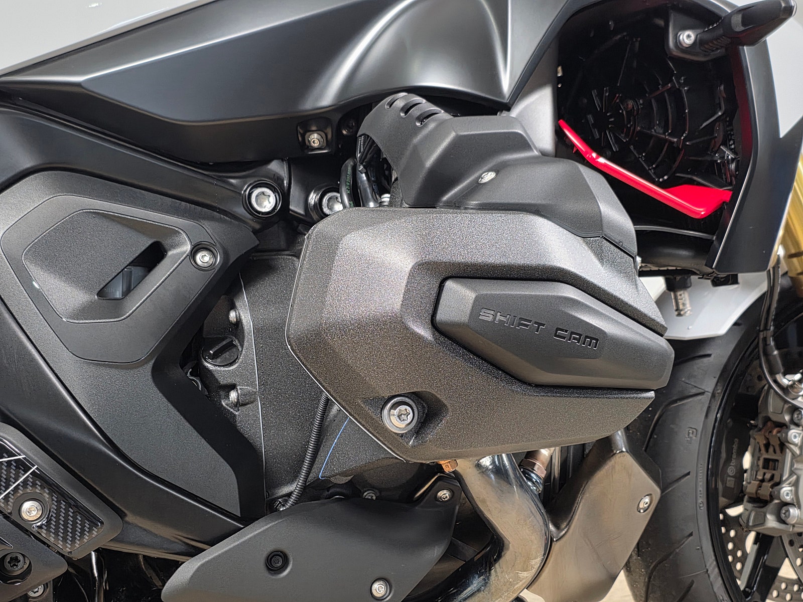 2026년식 BMW-R1300R 신차급 깔끔한 바이크 판매 / 전국 무료배송 / 사용검사,등록대행OK