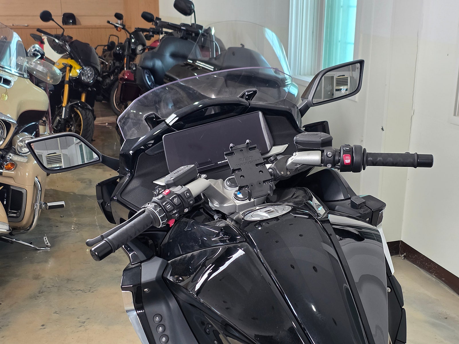 2022년식 BMW-K1600B 레무스 구변 완료 깔끔한 바이크 판매 / 전국 무료배송 / 사용검사,등록대행OK