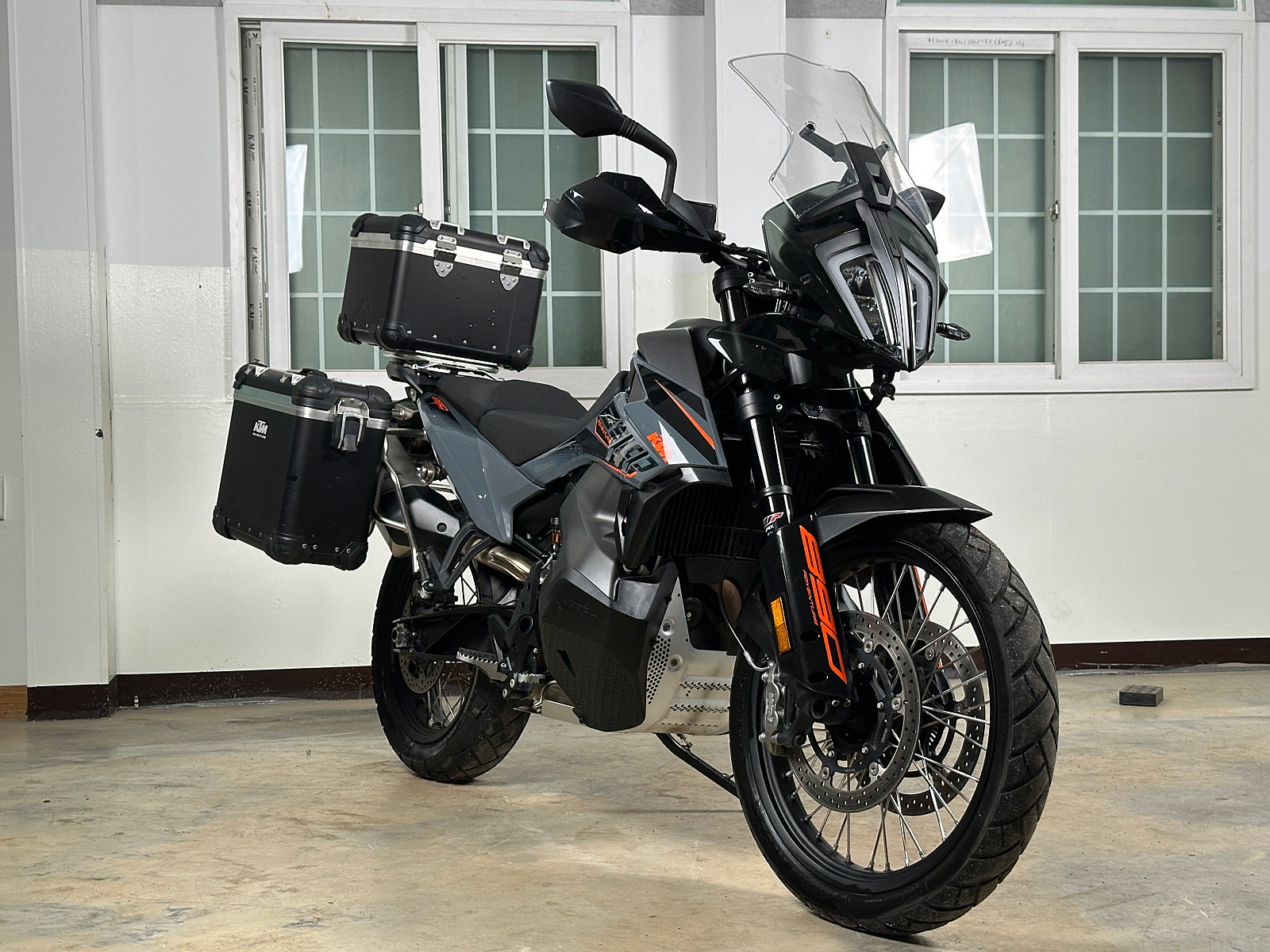 2024년 출고 KTM-890어드벤처 짧은 키로수 판매 / 전국 무료배송 / 사용검사,등록대행OK