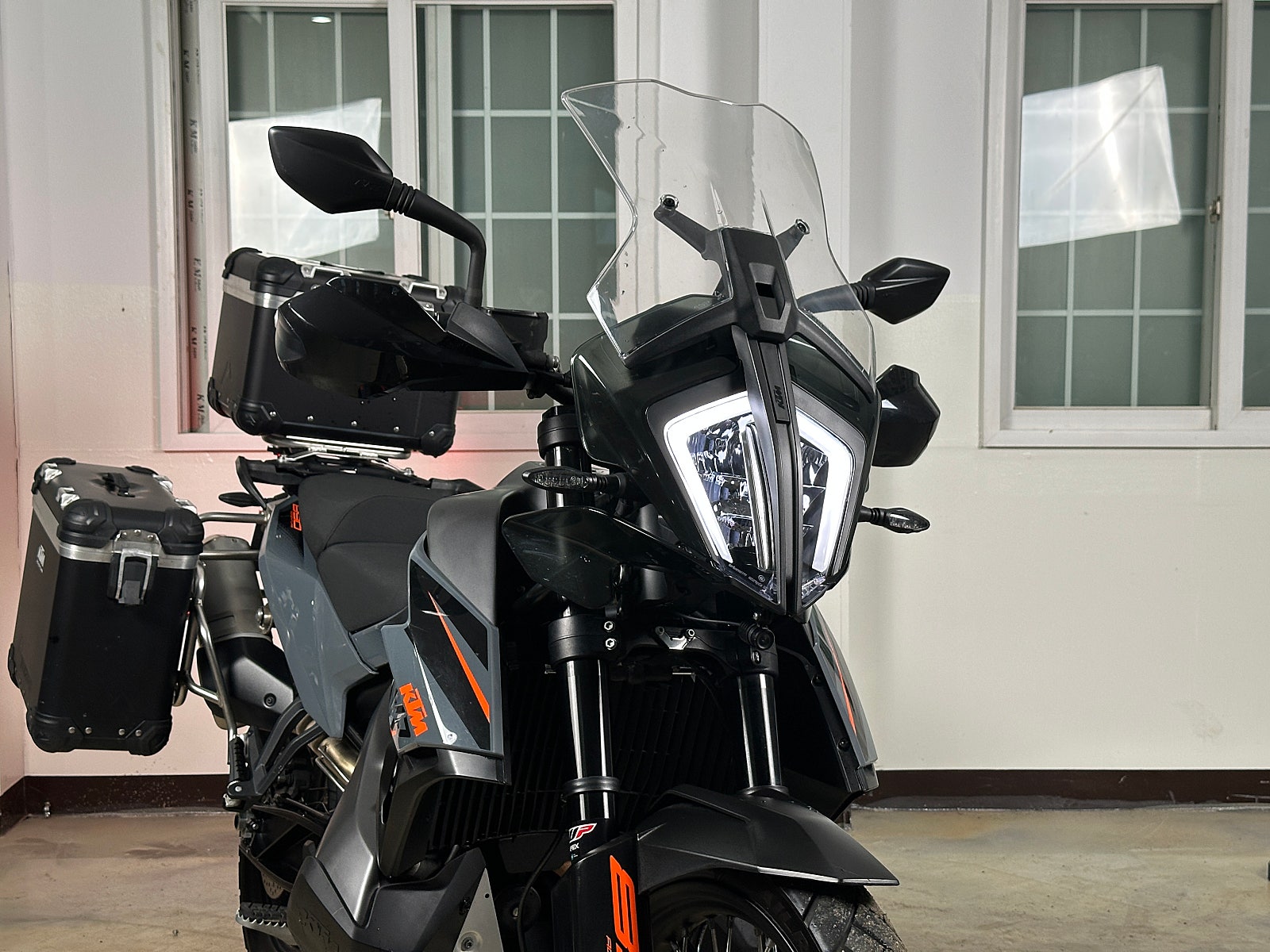 2024년 출고 KTM-890어드벤처 짧은 키로수 판매 / 전국 무료배송 / 사용검사,등록대행OK