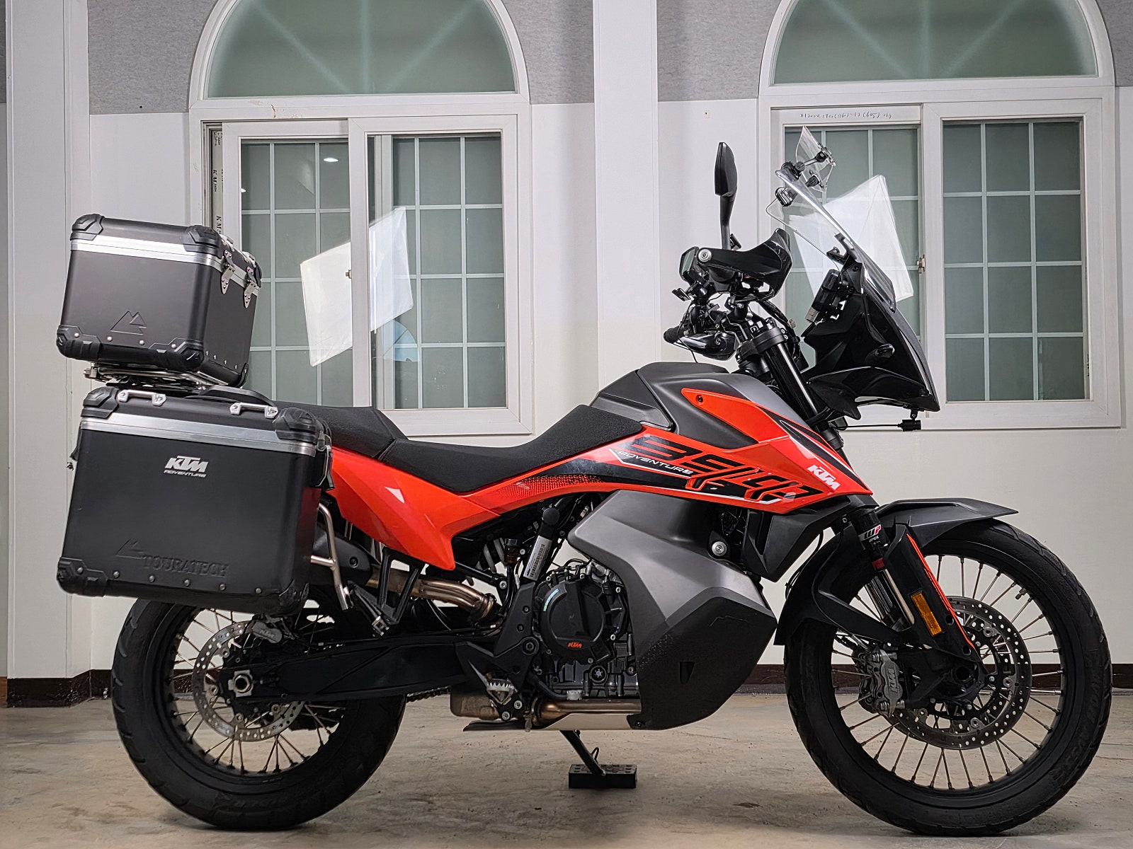 2024년출고 KTM-890어드벤처 짧은 키로수 판매 / 전국 무료배송 / 사용검사,등록대행OK