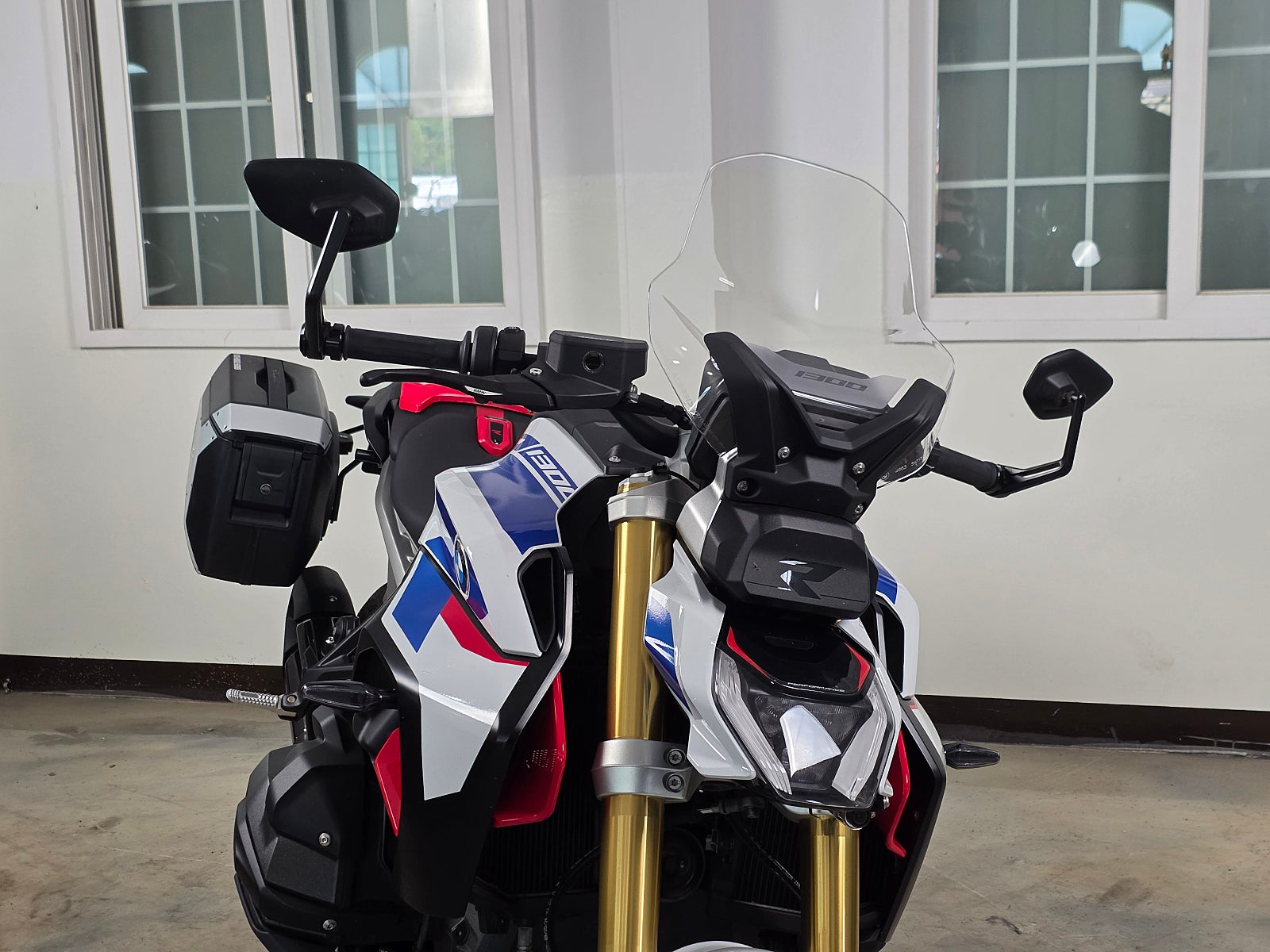 2026년식 BMW-R1300R 신차급 깔끔한 바이크 판매 / 전국 무료배송 / 사용검사,등록대행OK