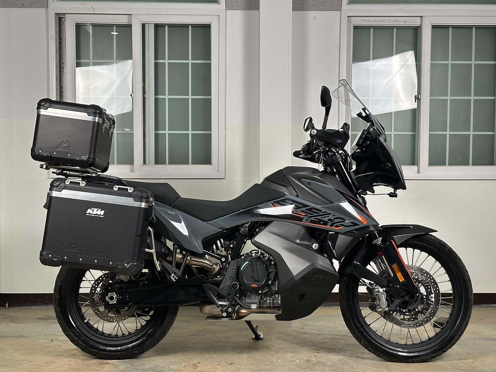 2024년 출고 KTM-890어드벤처 짧은 키로수 판매 / 전국 무료배송 / 사용검사,등록대행OK