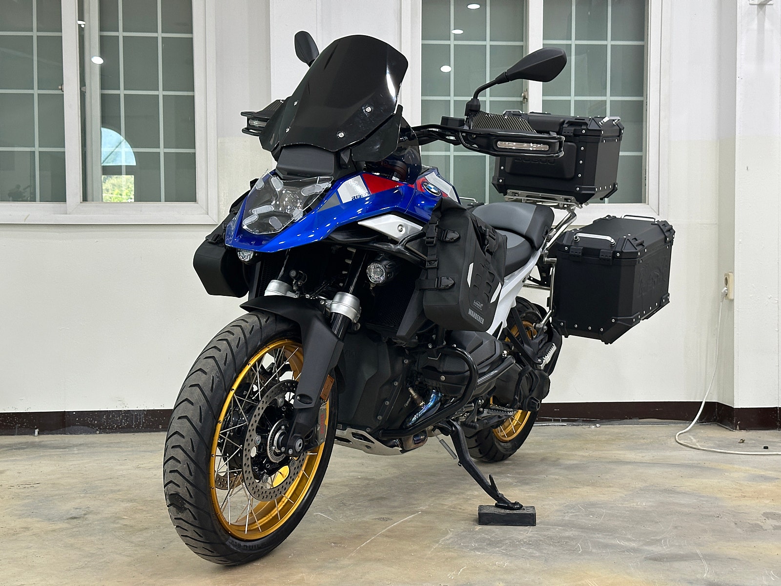 2024년식 BMW-R1300GS 깔끔한 풀옵션 바이크 판매 / 전국 무료배송 / 사용검사,등록대행OK